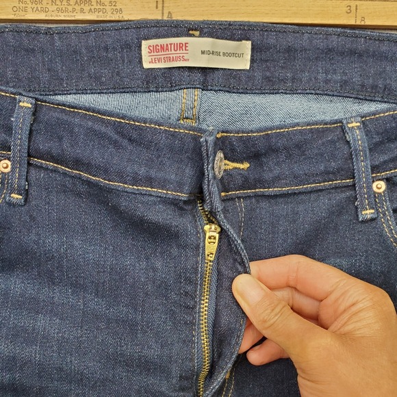 Levi's Bootcut Jeans Women's‎ 35x32 Blue Denim Mid Rise Single Stitch 5-Pockets - Picture 6 of 9